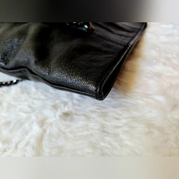 Chanel Luxe Ligne Tote Bag - Picture 12 of 16